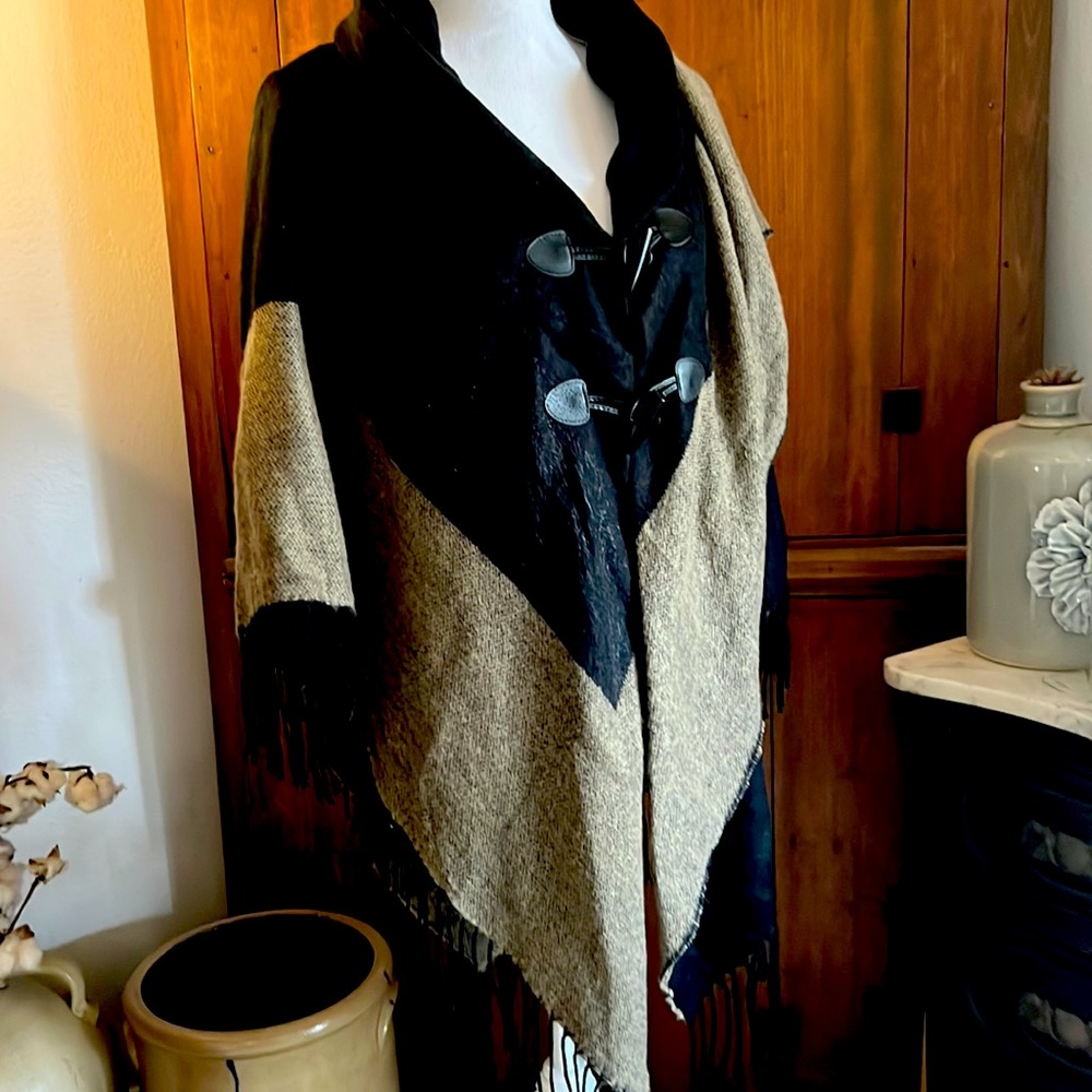 Fringed cape